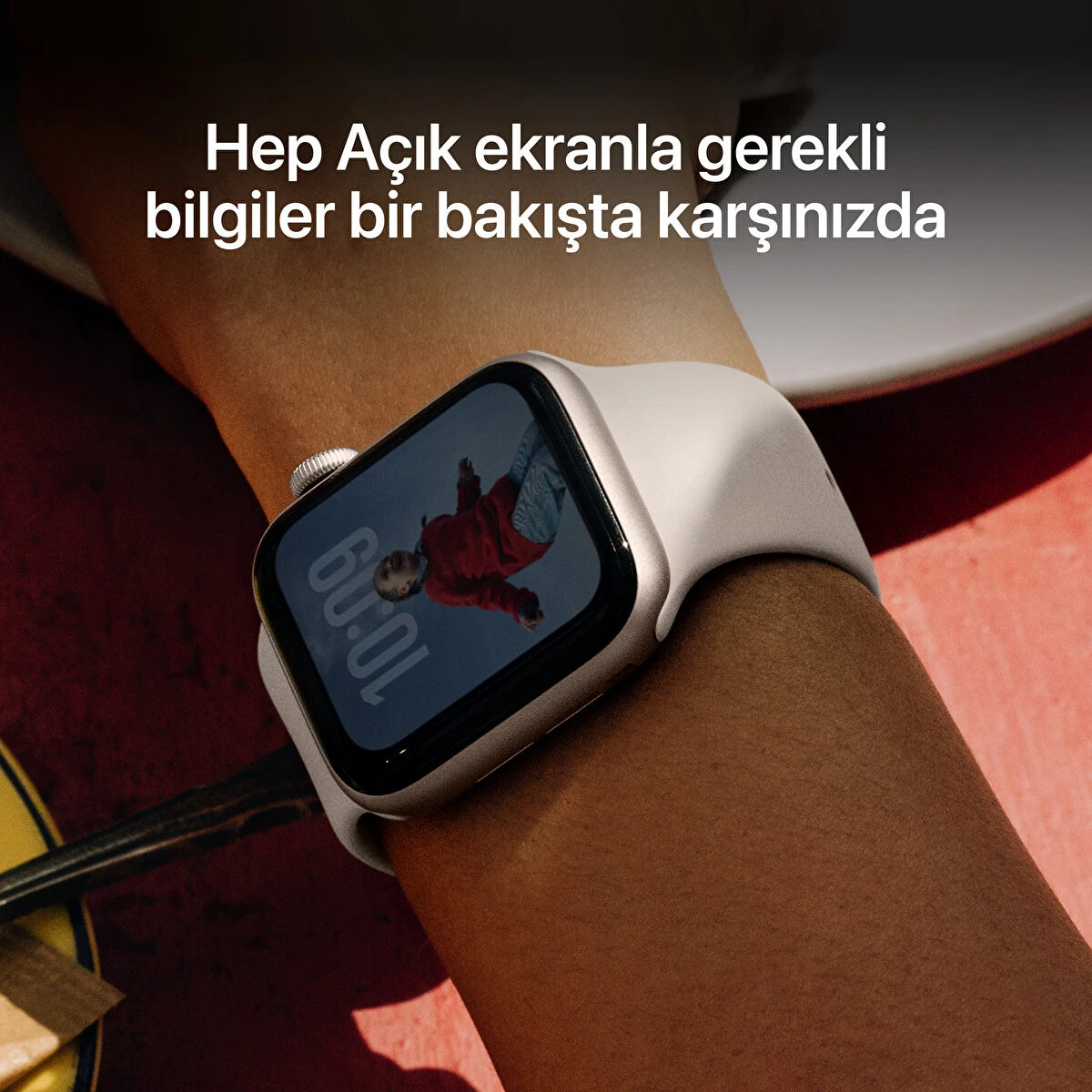 Apple Watch SE 3 GPS 40mm Yıldız Işığı Alüminyum Kasa ve Yıldız Işığı Spor Kordon - S/M